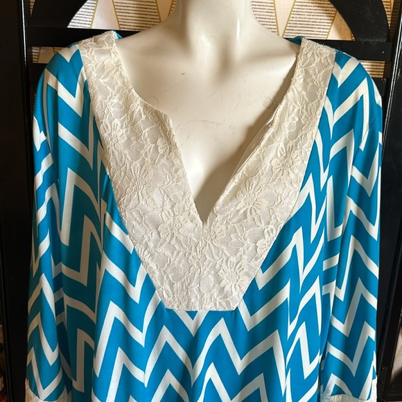 Ice Silk Turquoise & White Chevron Striped Lace Trim 3/4 Sleeved Pull On Dress. - Picture 2 of 10